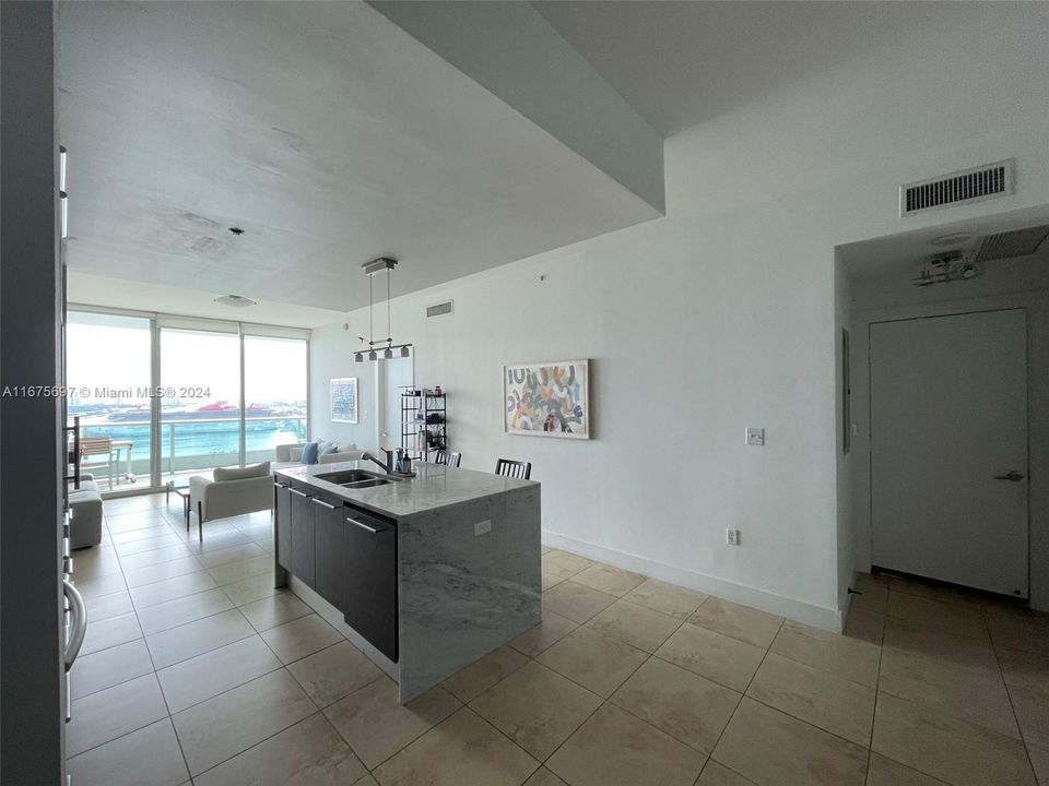 For Sale: $695,000 (1 beds, 1 baths, 938 Square Feet)