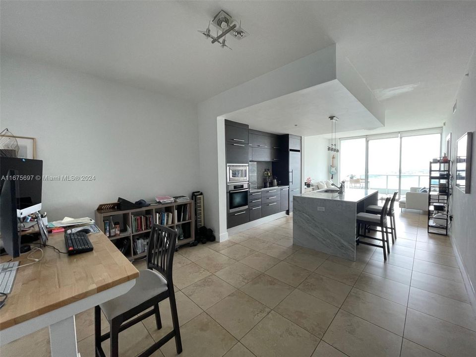 For Sale: $695,000 (1 beds, 1 baths, 938 Square Feet)