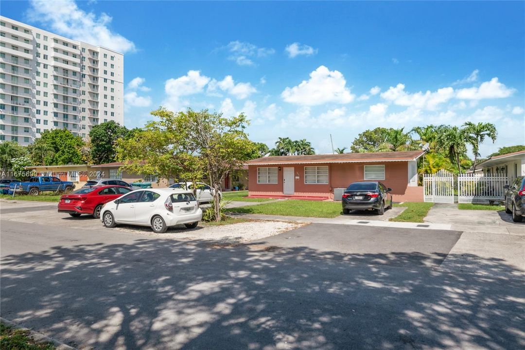 For Sale: $1,800,000 (2 beds, 1 baths, 1333 Square Feet)