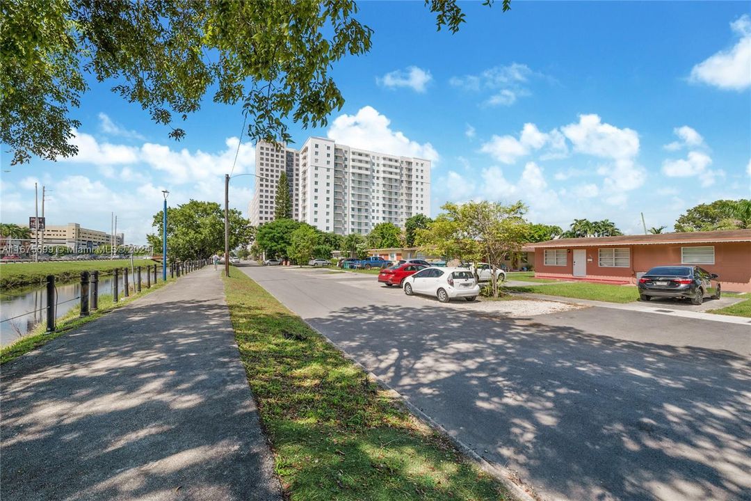 For Sale: $1,800,000 (2 beds, 1 baths, 1333 Square Feet)