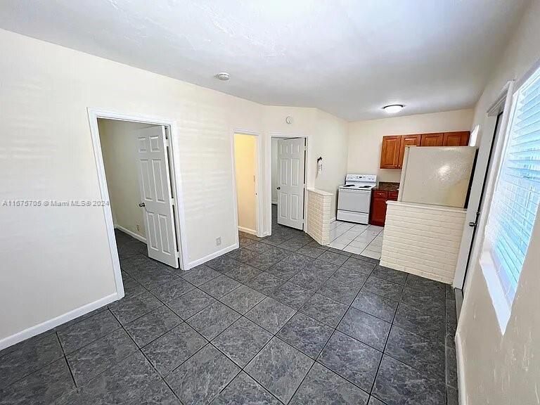 For Rent: $1,650 (2 beds, 1 baths, 1100 Square Feet)