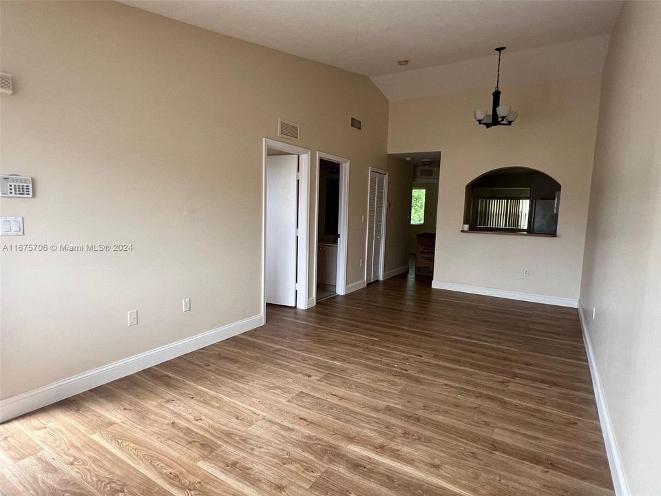 For Rent: $2,000 (2 beds, 2 baths, 815 Square Feet)