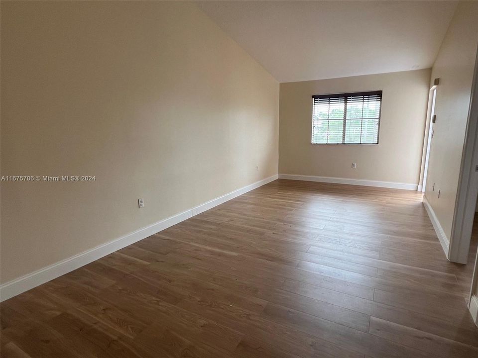 For Rent: $2,000 (2 beds, 2 baths, 815 Square Feet)