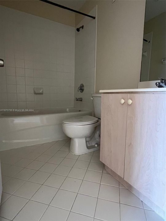 For Rent: $2,000 (2 beds, 2 baths, 815 Square Feet)