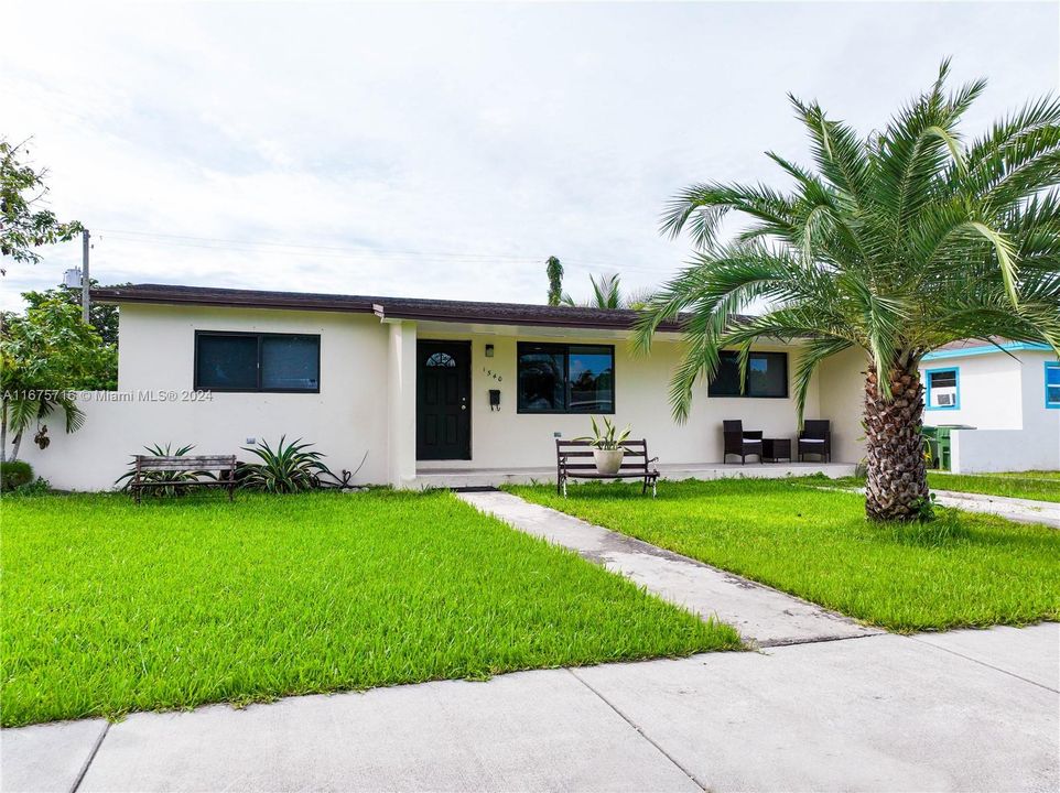 For Sale: $465,000 (4 beds, 2 baths, 750 Square Feet)