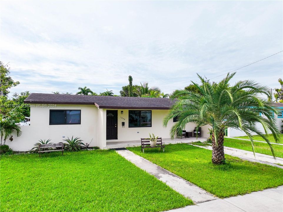 For Sale: $465,000 (4 beds, 2 baths, 750 Square Feet)