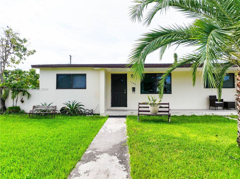 For Sale: $465,000 (4 beds, 2 baths, 750 Square Feet)