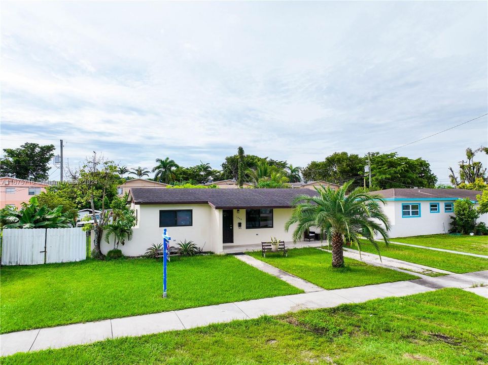 For Sale: $465,000 (4 beds, 2 baths, 750 Square Feet)