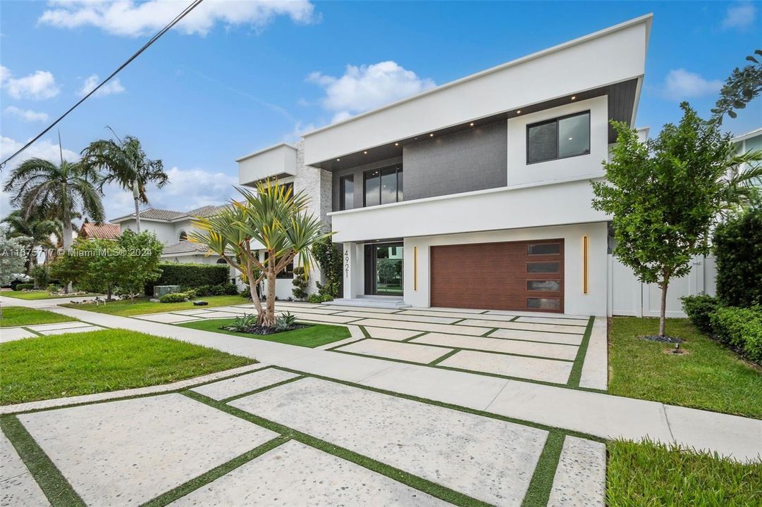 En Venta: $4,995,000 (5 camas, 5 baños, 4297 Pies cuadrados)