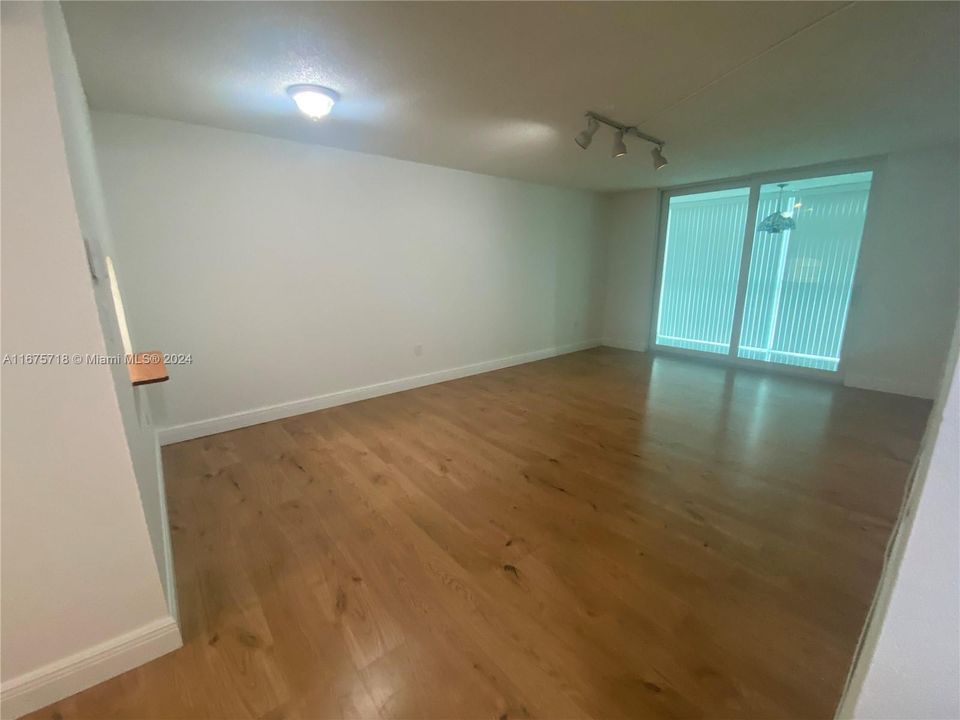 For Sale: $169,000 (2 beds, 2 baths, 850 Square Feet)