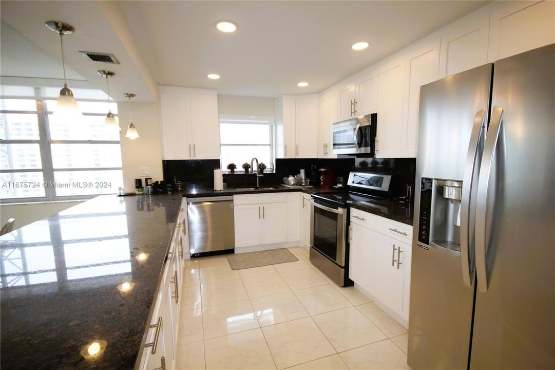 For Sale: $334,900 (2 beds, 2 baths, 1300 Square Feet)