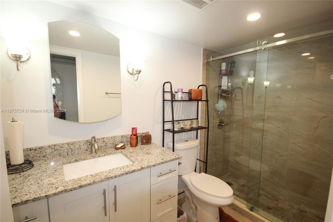 For Sale: $334,900 (2 beds, 2 baths, 1300 Square Feet)