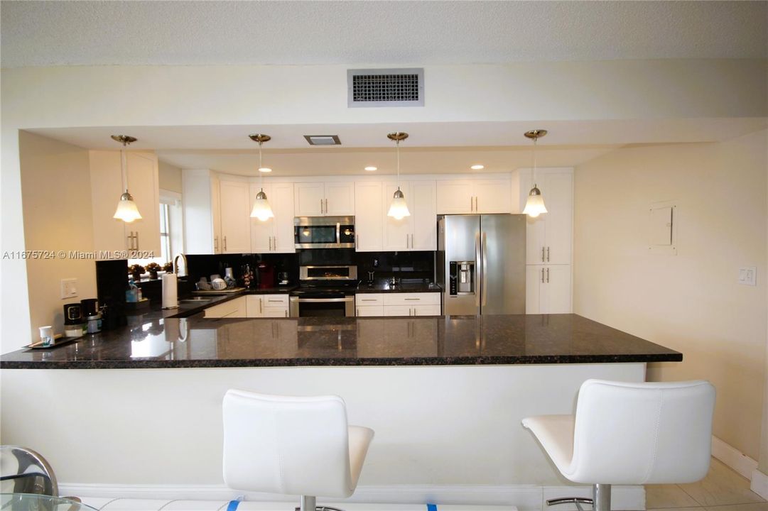 For Sale: $334,900 (2 beds, 2 baths, 1300 Square Feet)