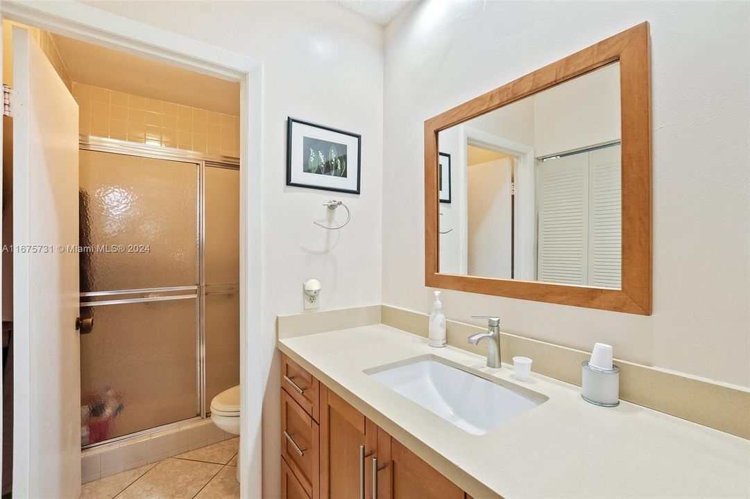 For Sale: $298,900 (2 beds, 2 baths, 1060 Square Feet)