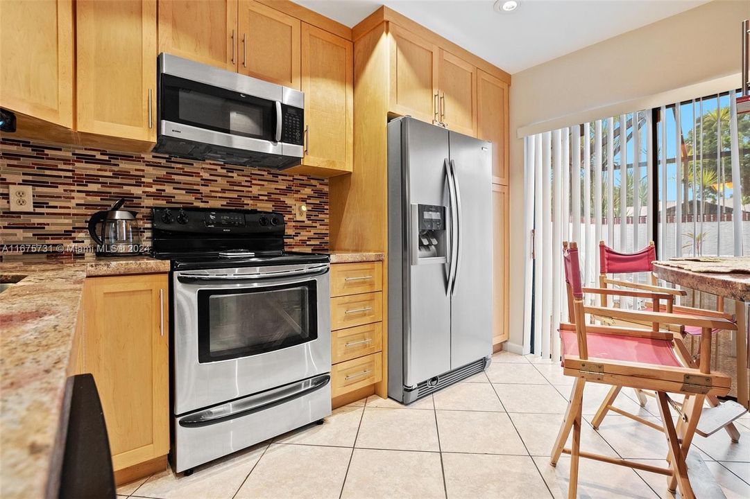 For Sale: $298,900 (2 beds, 2 baths, 1060 Square Feet)