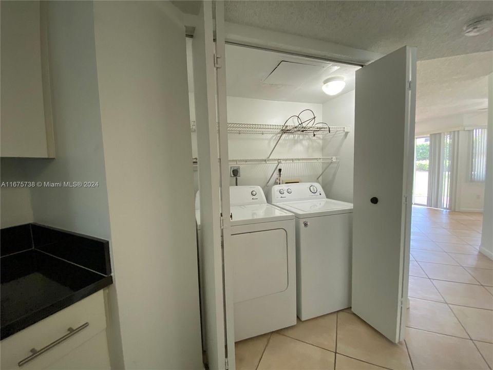 For Sale: $215,000 (2 beds, 2 baths, 1070 Square Feet)