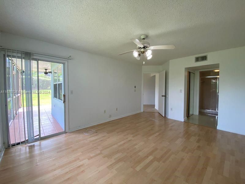 For Sale: $215,000 (2 beds, 2 baths, 1070 Square Feet)