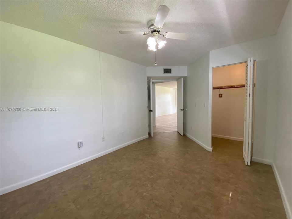 For Sale: $215,000 (2 beds, 2 baths, 1070 Square Feet)