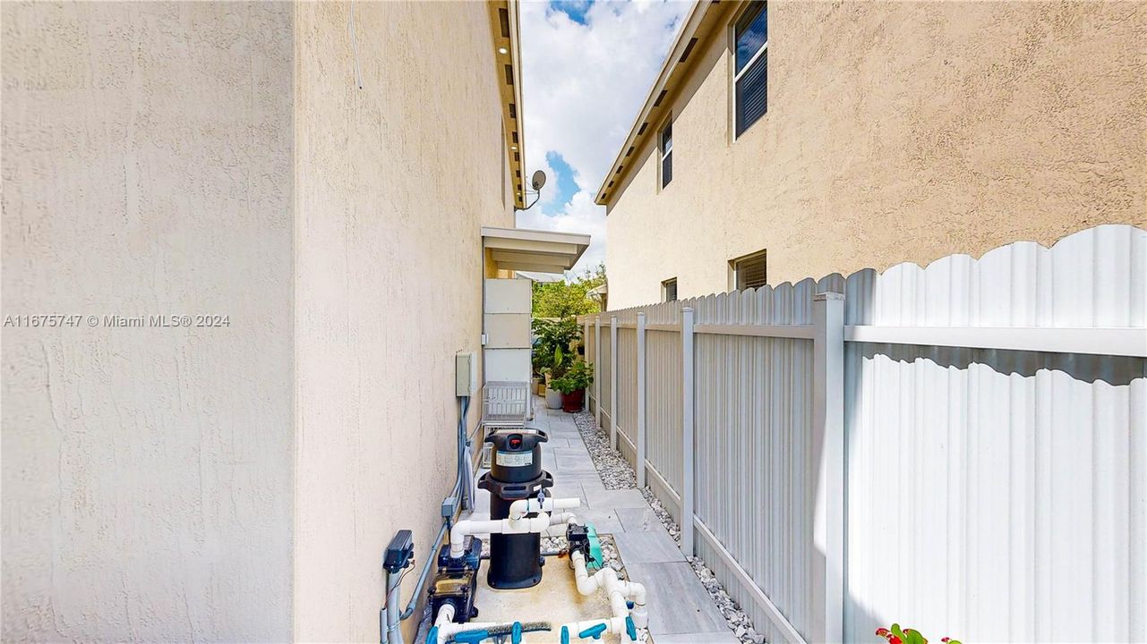 En Venta: $635,000 (4 camas, 2 baños, 2138 Pies cuadrados)