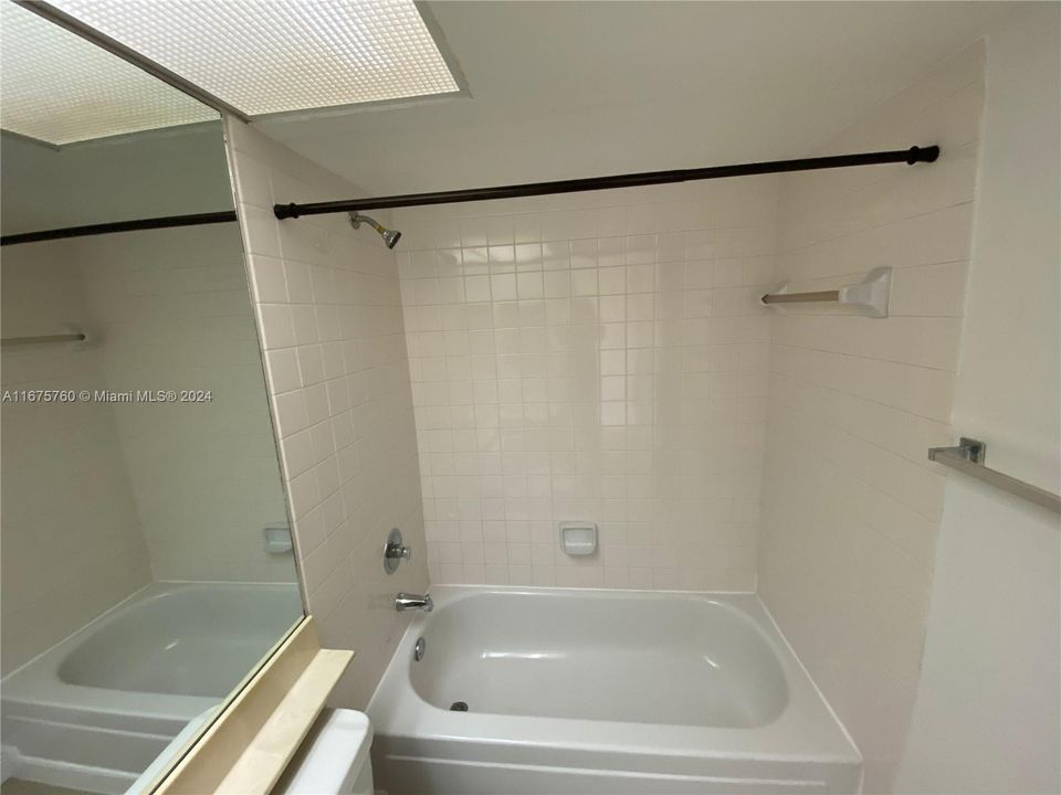 For Rent: $2,200 (2 beds, 2 baths, 1070 Square Feet)