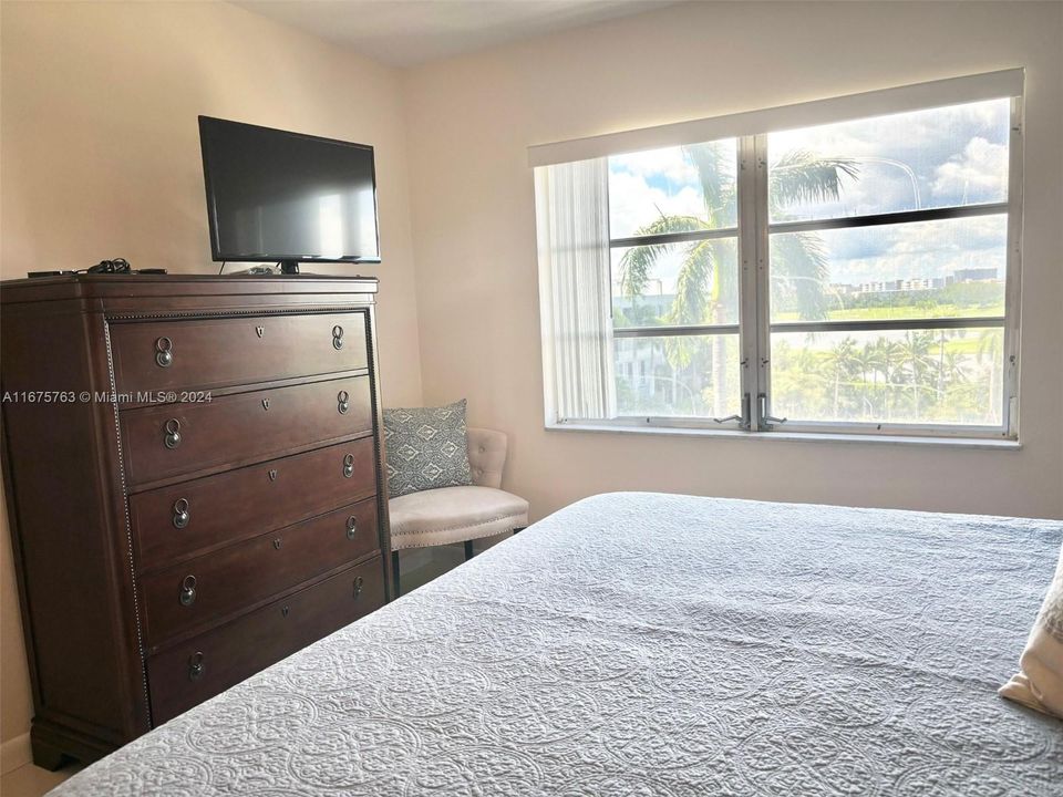 For Sale: $399,900 (2 beds, 2 baths, 1150 Square Feet)