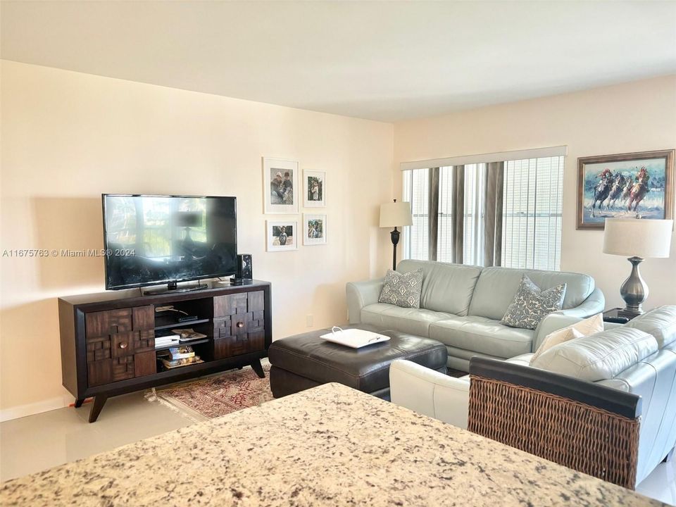 For Sale: $399,900 (2 beds, 2 baths, 1150 Square Feet)