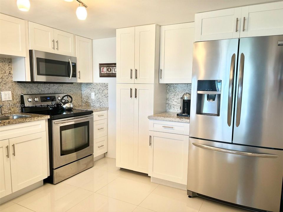 For Sale: $399,900 (2 beds, 2 baths, 1150 Square Feet)