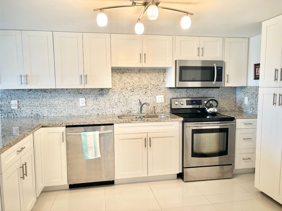 For Sale: $399,900 (2 beds, 2 baths, 1150 Square Feet)