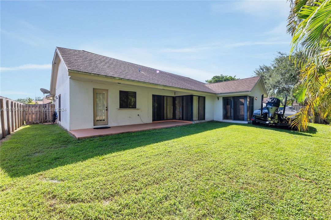 For Sale: $675,000 (3 beds, 2 baths, 1852 Square Feet)