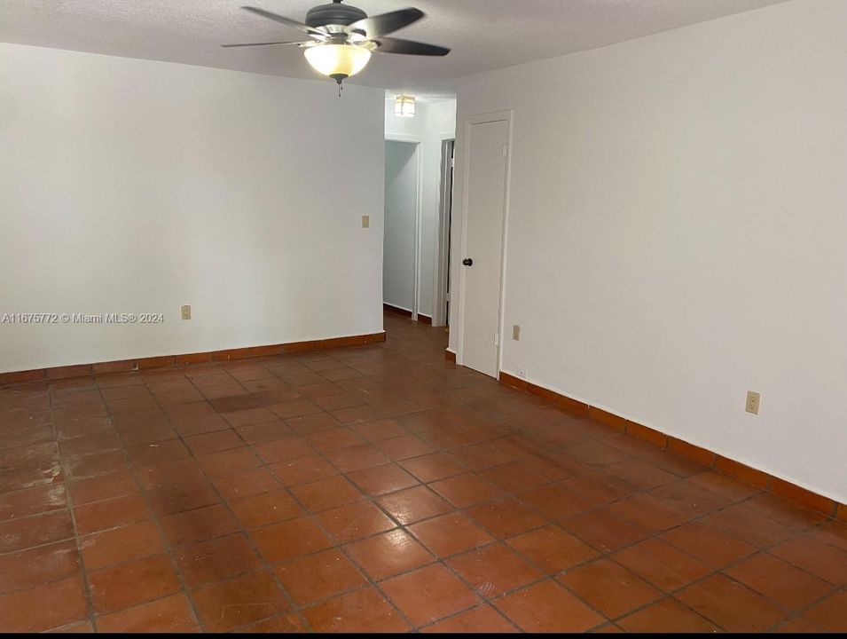 Active With Contract: $2,650 (2 beds, 1 baths, 3255 Square Feet)