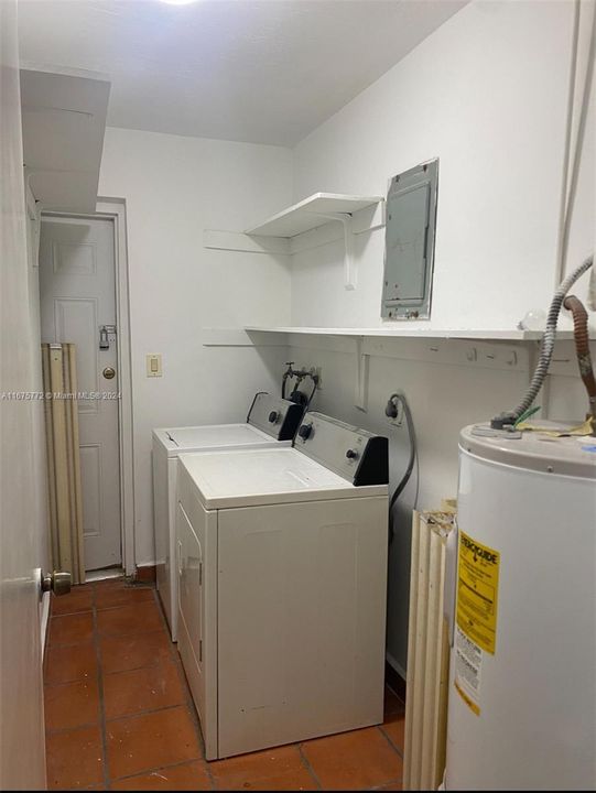 Active With Contract: $2,650 (2 beds, 1 baths, 3255 Square Feet)