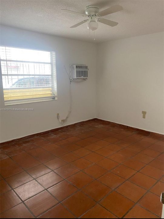 Active With Contract: $2,650 (2 beds, 1 baths, 3255 Square Feet)