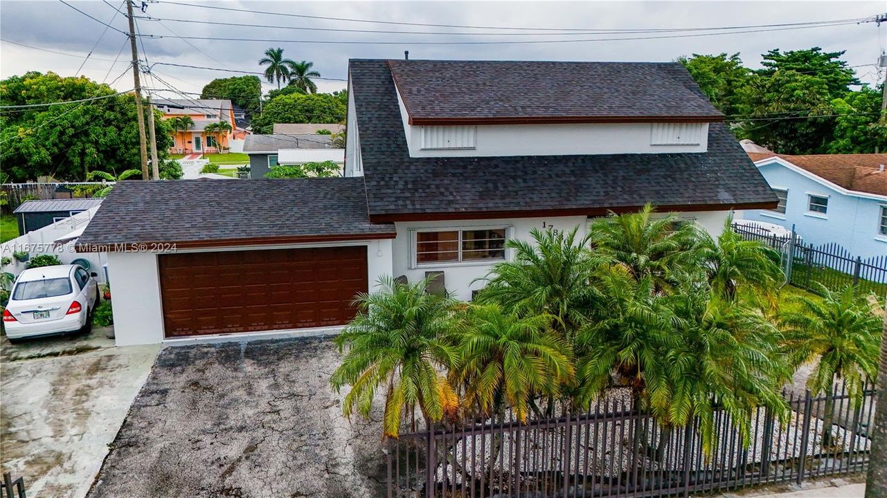 En Venta: $695,000 (4 camas, 3 baños, 2409 Pies cuadrados)