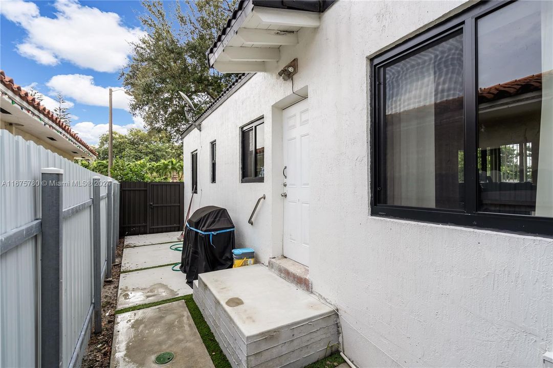 En Venta: $614,999 (3 camas, 2 baños, 1081 Pies cuadrados)