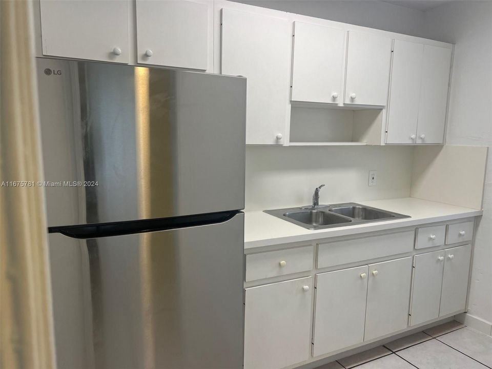 For Sale: $379,000 (2 beds, 1 baths, 780 Square Feet)