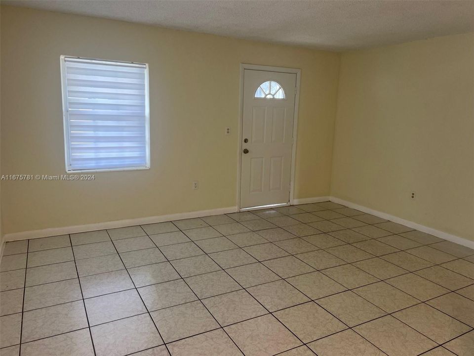 For Sale: $379,000 (2 beds, 1 baths, 780 Square Feet)