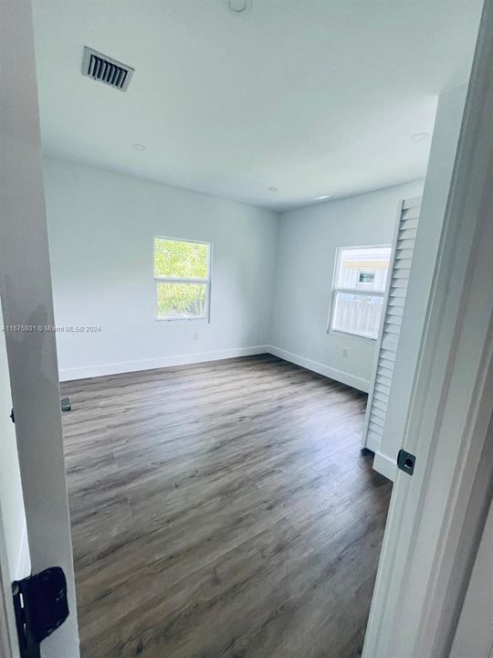 For Rent: $2,700 (2 beds, 1 baths, 1318 Square Feet)