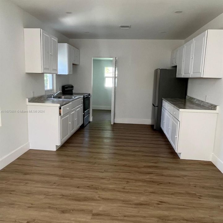 For Rent: $2,700 (2 beds, 1 baths, 1318 Square Feet)