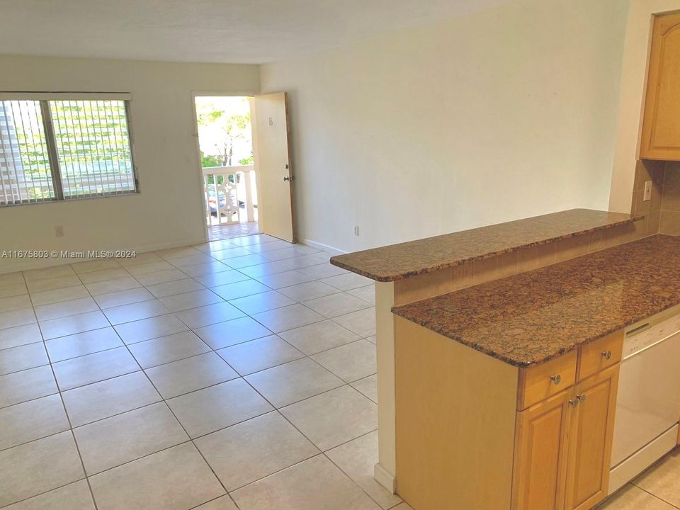 For Sale: $379,000 (1 beds, 1 baths, 810 Square Feet)