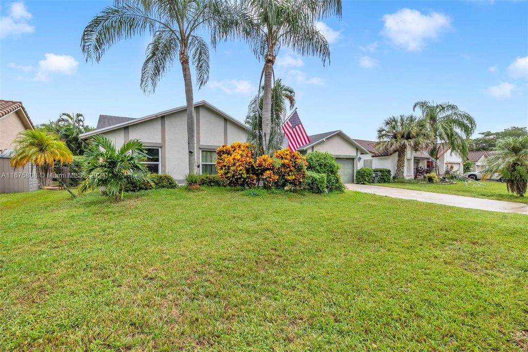 For Sale: $699,999 (4 beds, 2 baths, 2294 Square Feet)