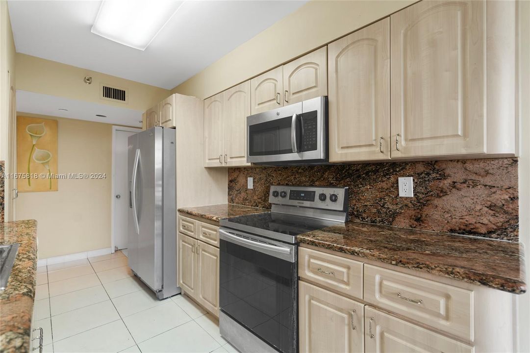 For Sale: $489,000 (2 beds, 2 baths, 1365 Square Feet)