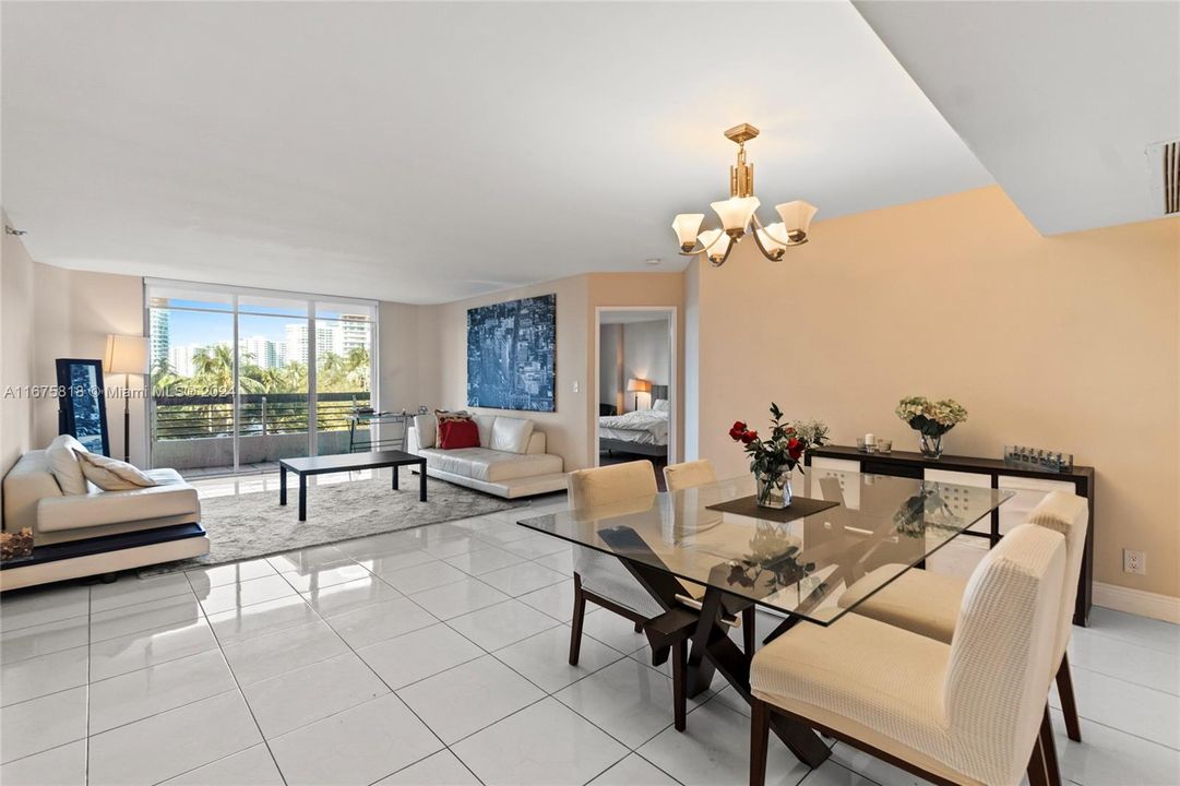 For Sale: $489,000 (2 beds, 2 baths, 1365 Square Feet)