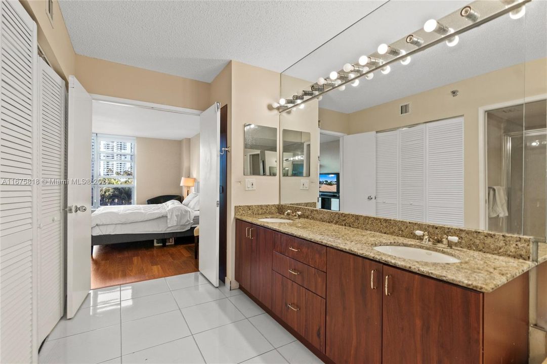 For Sale: $489,000 (2 beds, 2 baths, 1365 Square Feet)