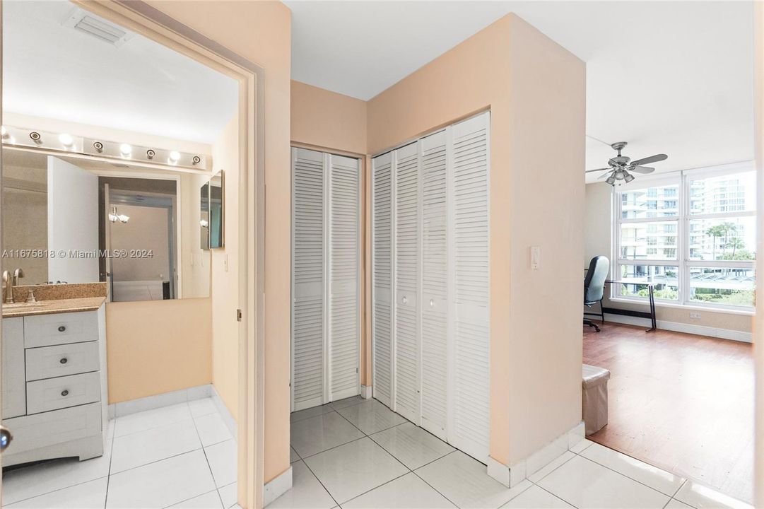 For Sale: $489,000 (2 beds, 2 baths, 1365 Square Feet)