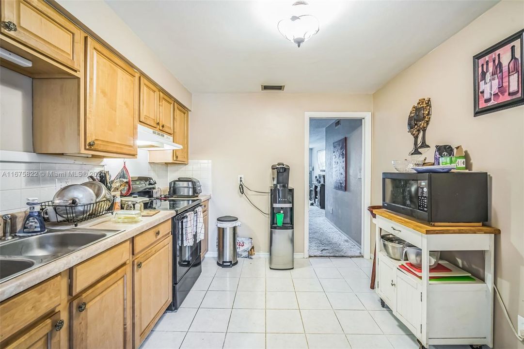 For Sale: $129,900 (2 beds, 1 baths, 1175 Square Feet)