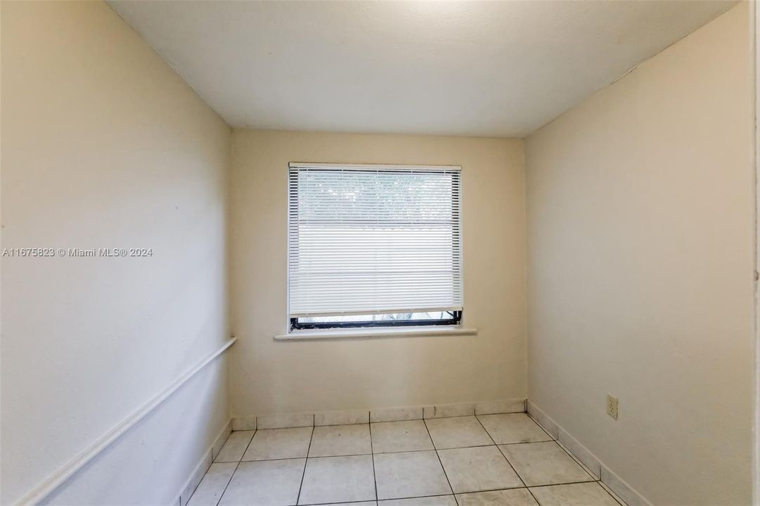 For Rent: $2,415 (2 beds, 1 baths, 1426 Square Feet)