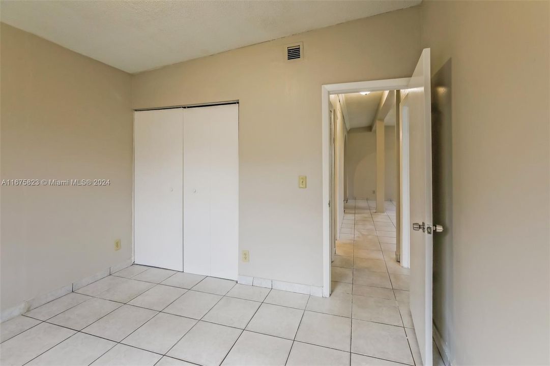 For Rent: $2,415 (2 beds, 1 baths, 1426 Square Feet)