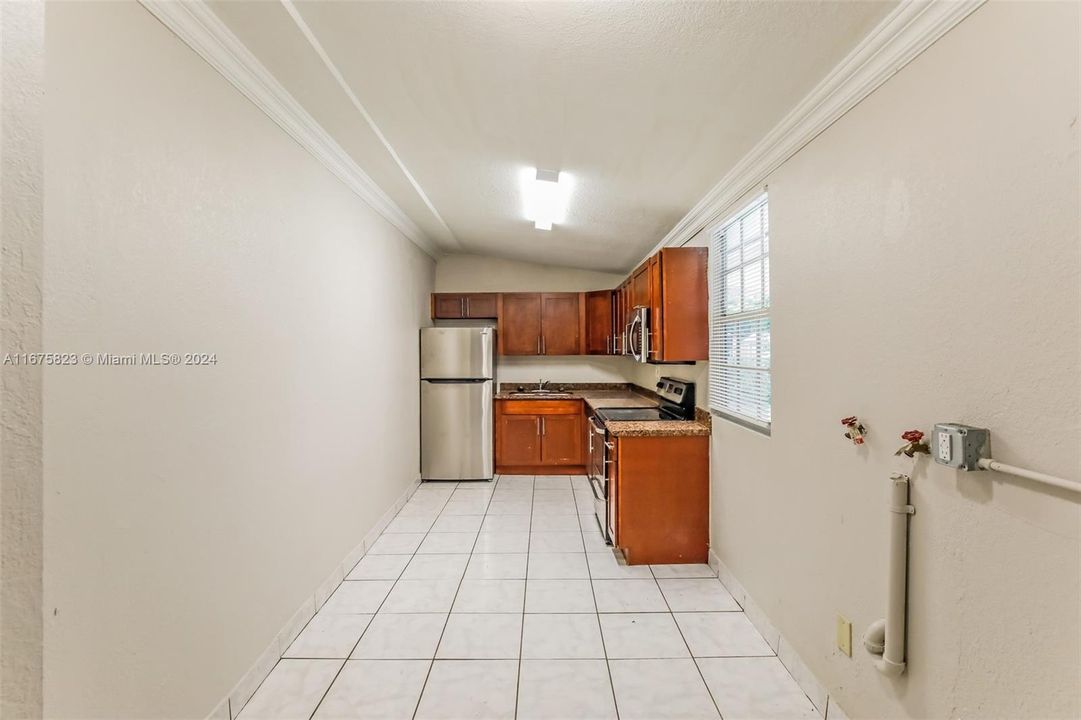 For Rent: $2,415 (2 beds, 1 baths, 1426 Square Feet)