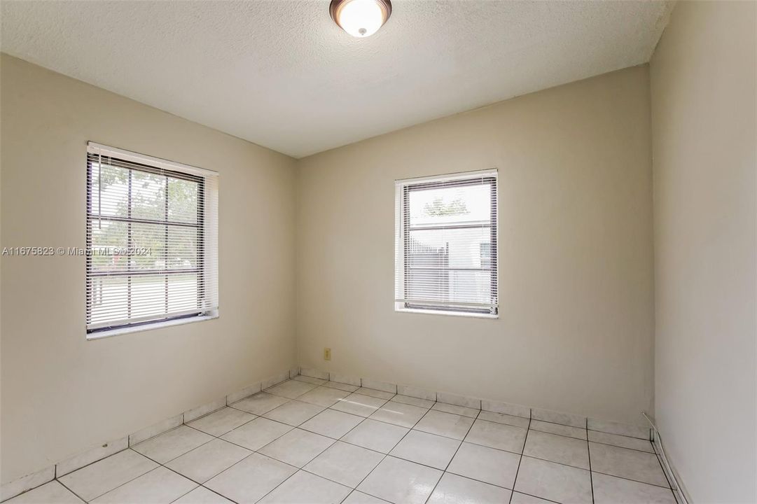 For Rent: $2,415 (2 beds, 1 baths, 1426 Square Feet)