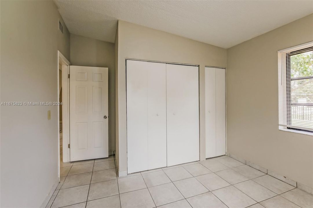 For Rent: $2,415 (2 beds, 1 baths, 1426 Square Feet)